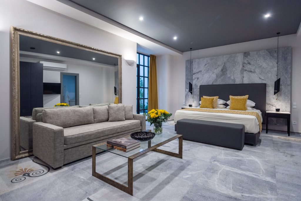 33 Solonos Suites