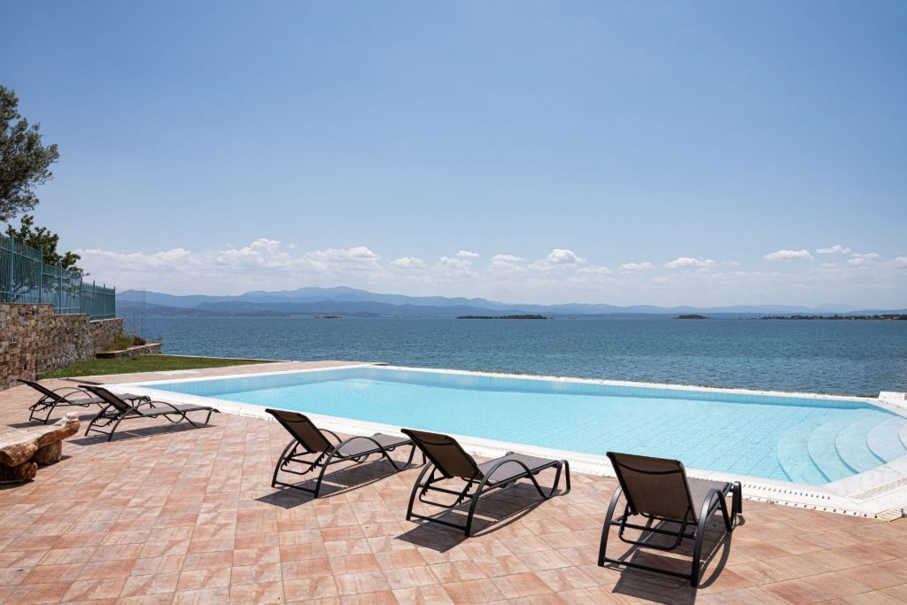 Eretria Luxurious Seafront Villa