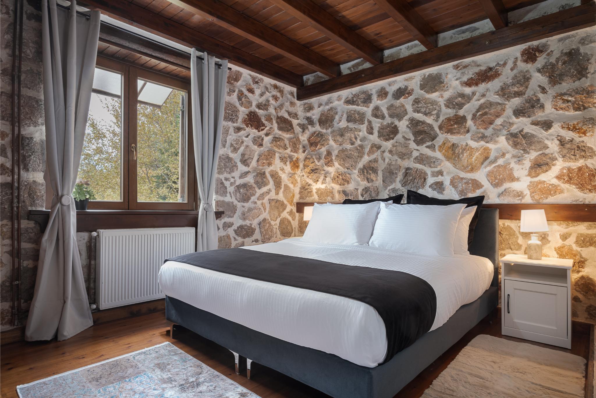 Parnassus Woodstone Chalet