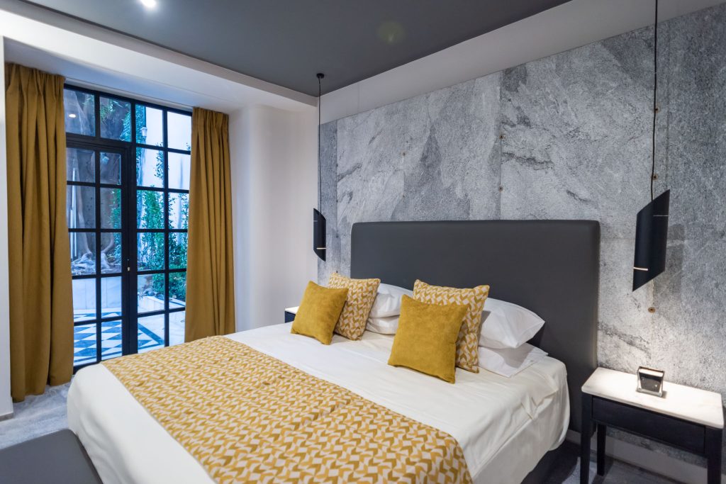 33 Solonos Suites