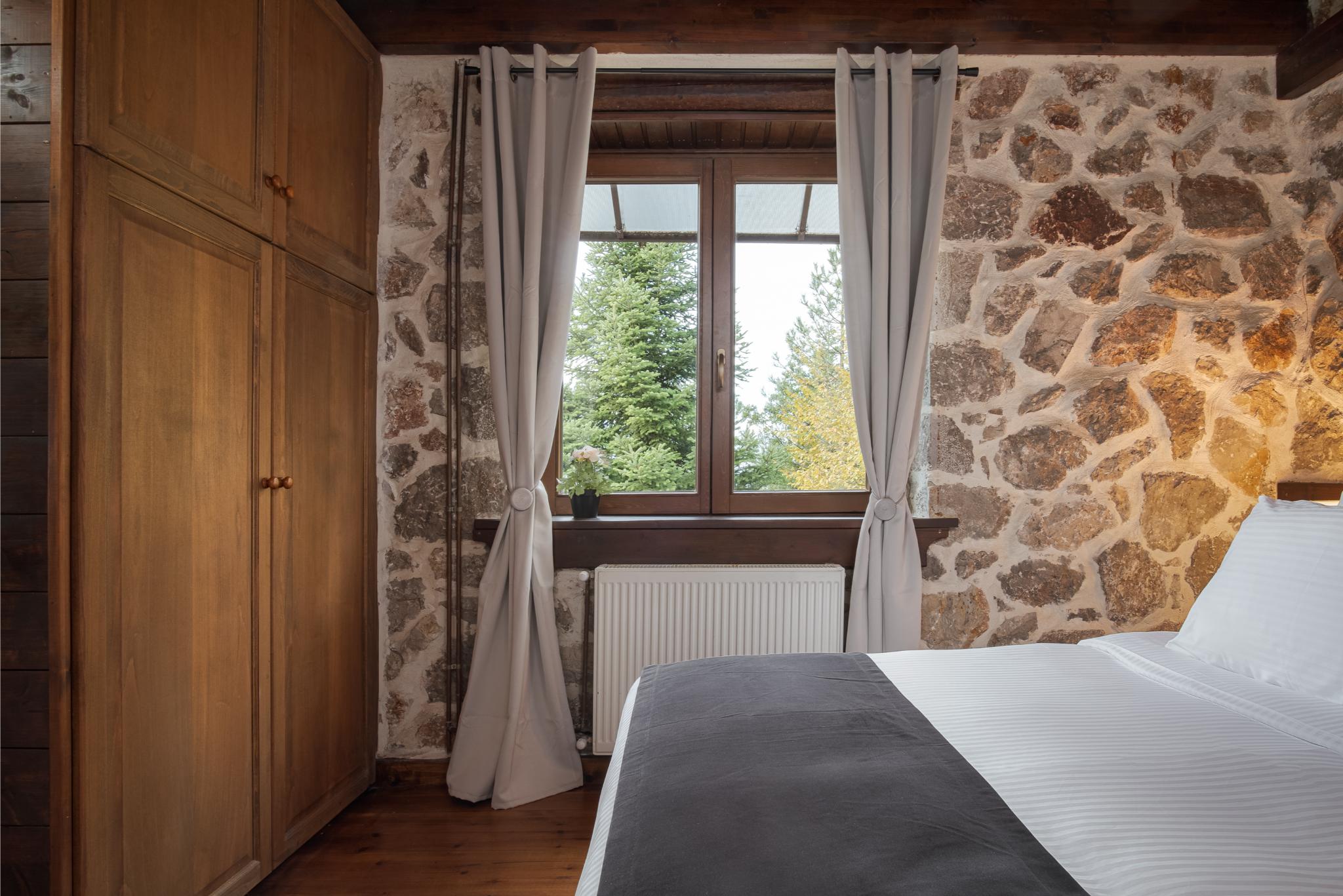 Parnassus Woodstone Chalet