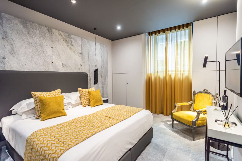 33 Solonos Suites