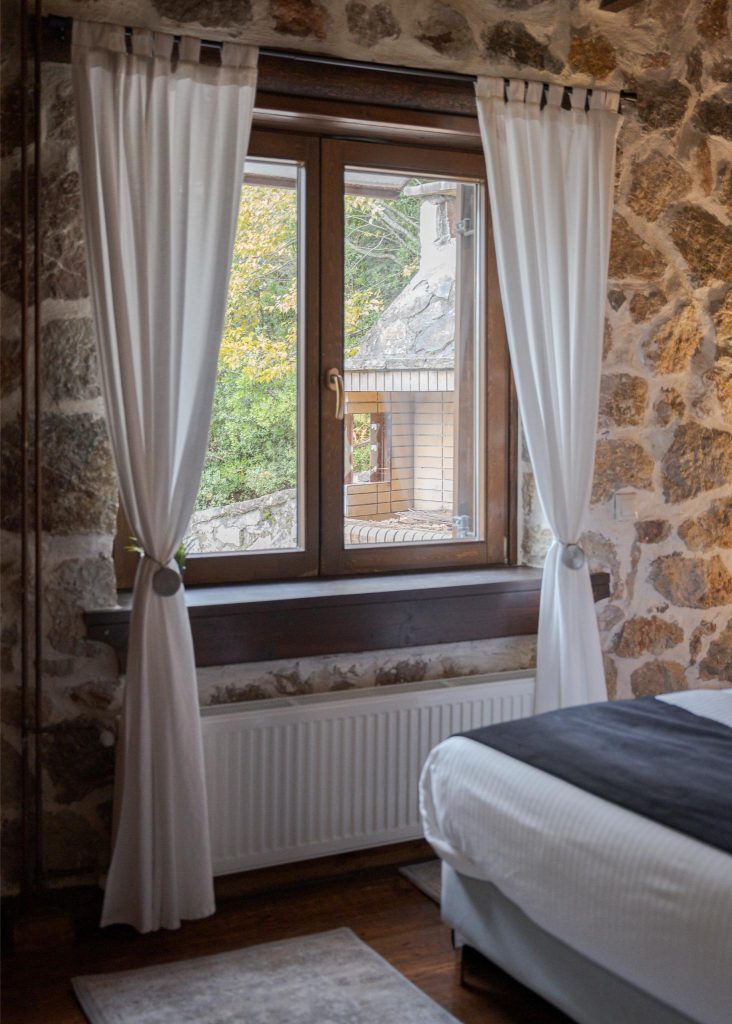 Parnassus Woodstone Chalet