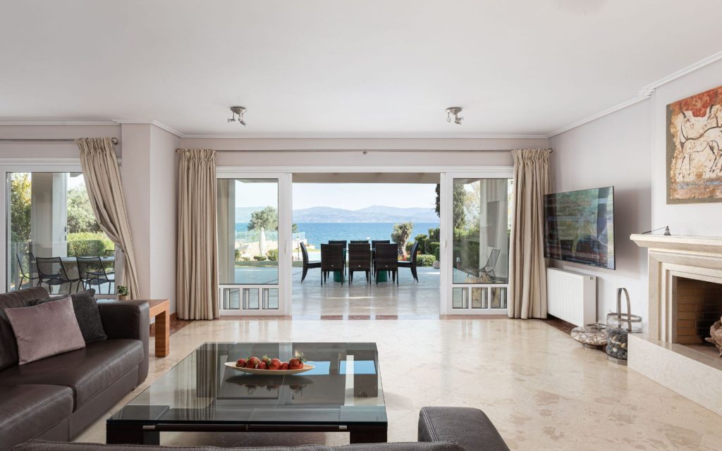 Eretria Luxurious Seafront Villa
