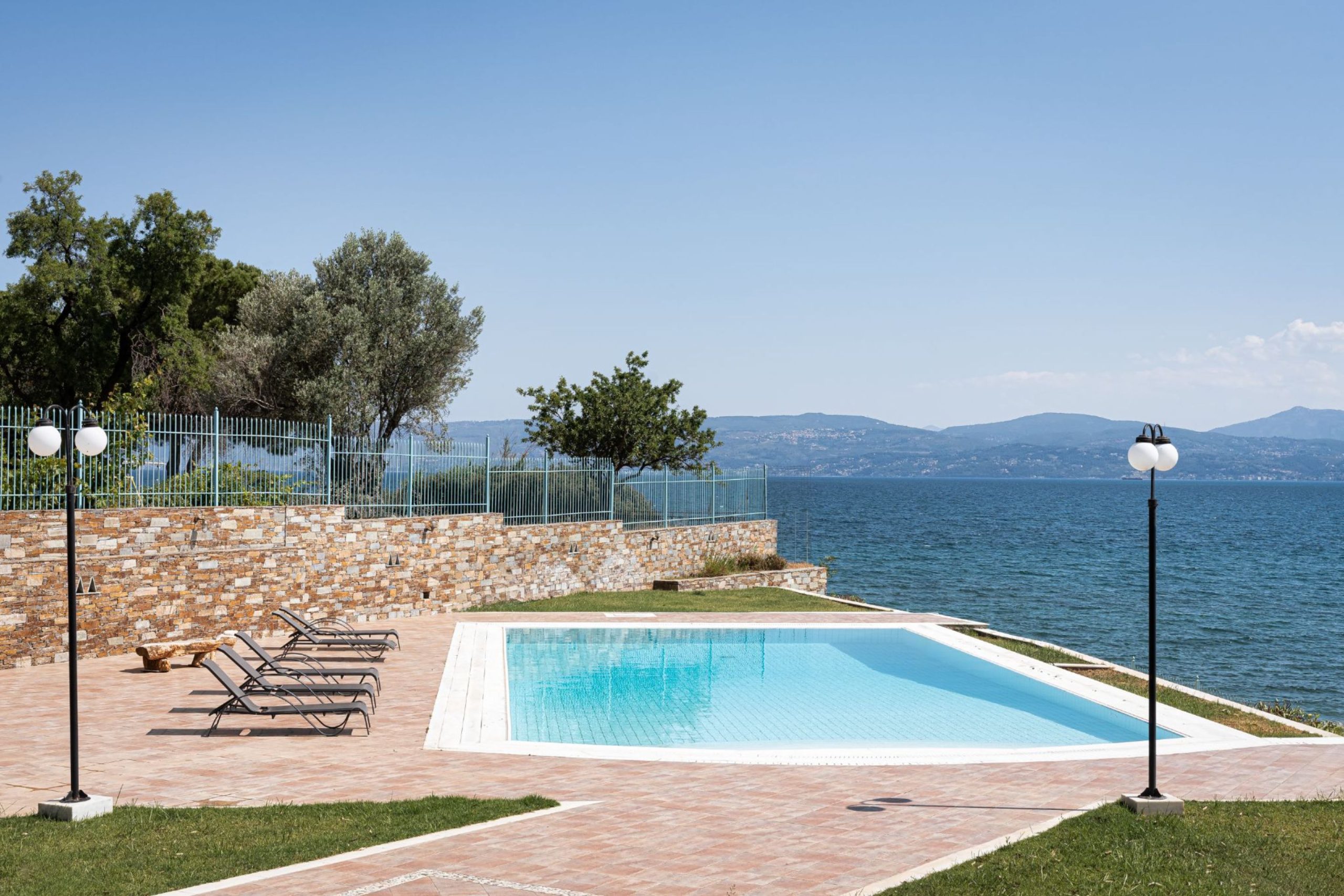 Eretria Luxurious Seafront Villa