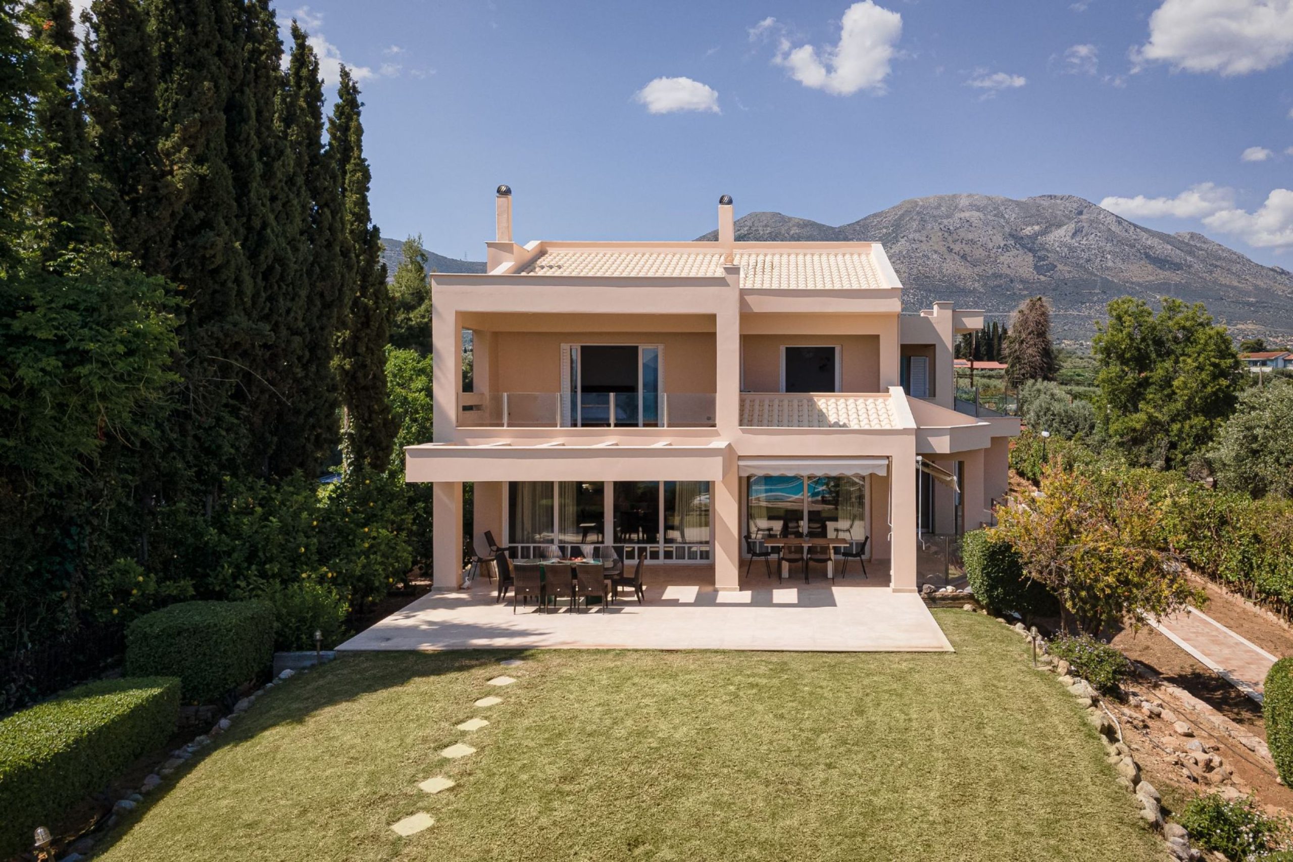 Eretria Luxurious Seafront Villa