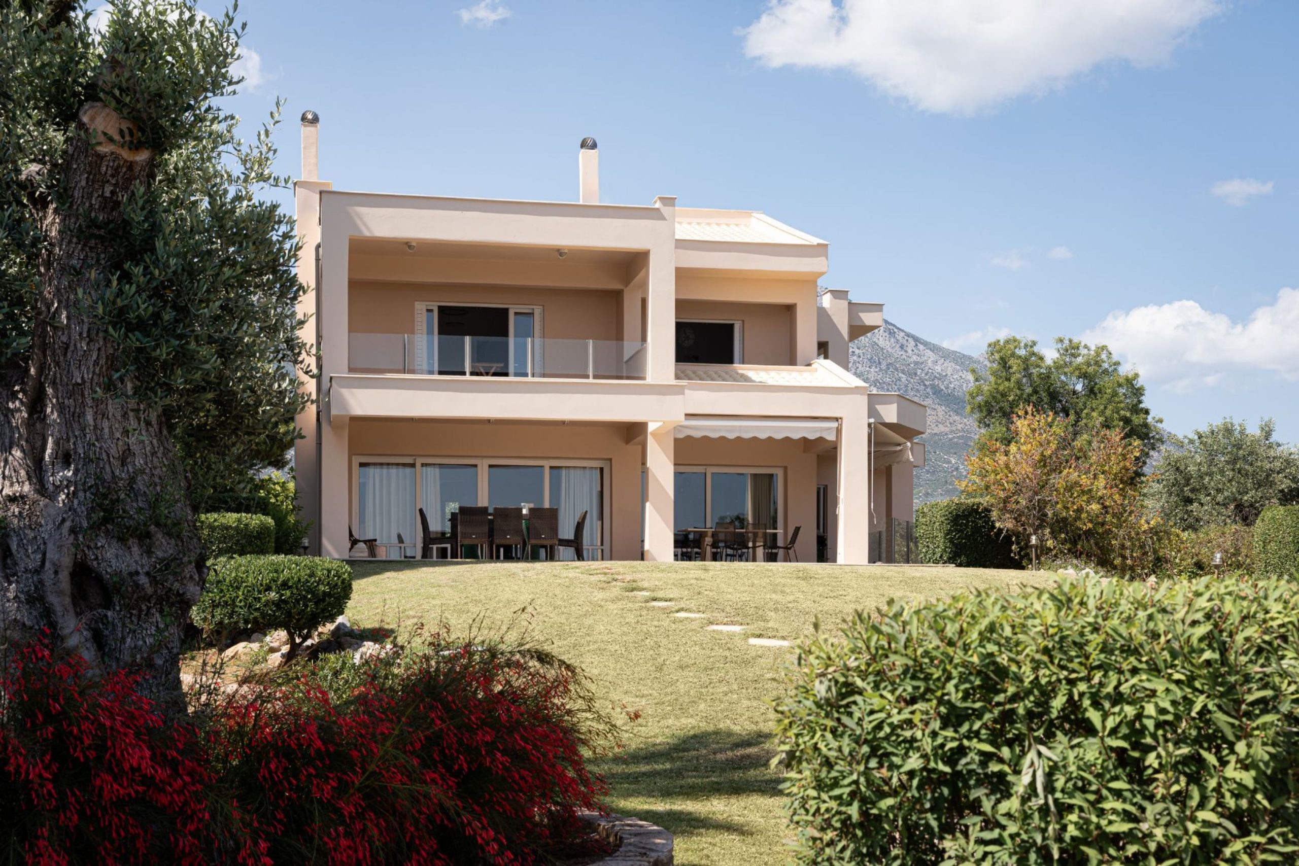 Eretria Luxurious Seafront Villa