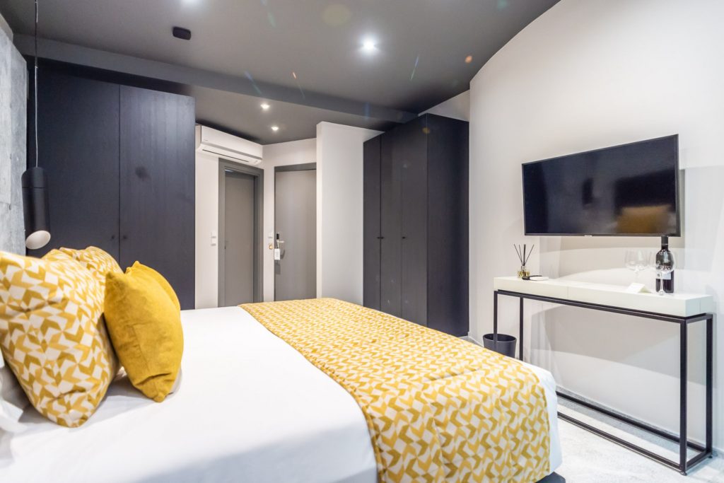 33 Solonos Suites