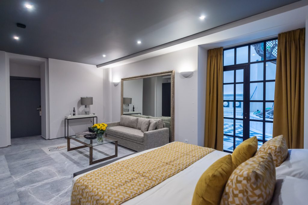 33 Solonos Suites