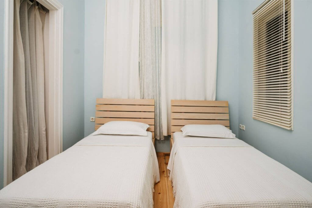 2 Twin Bedroom