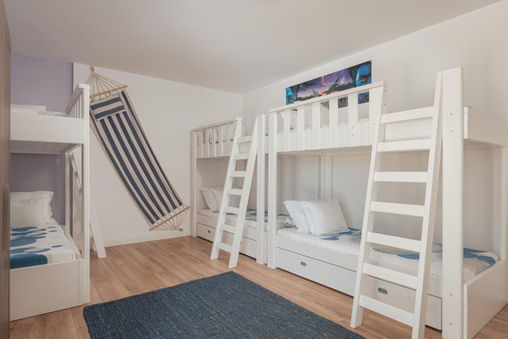 Room-e