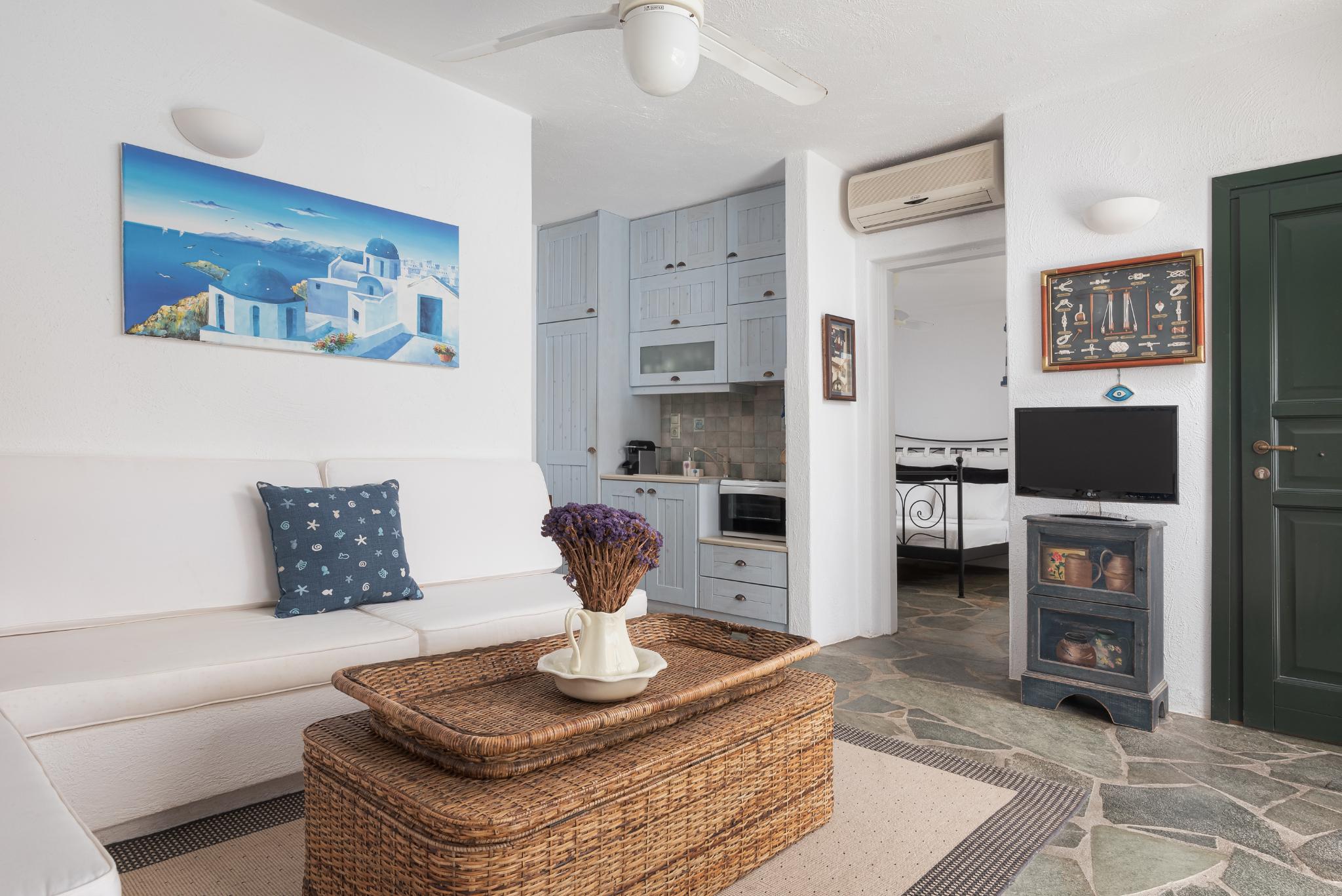 Cozy living room with modern furnishings in Kea Blue Heaven apartment