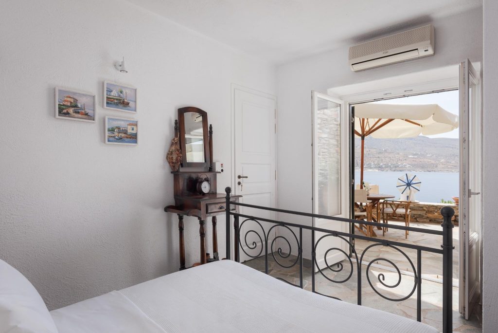 Spacious queen-size bedroom with en-suite bathroom in Kea Blue Heaven.