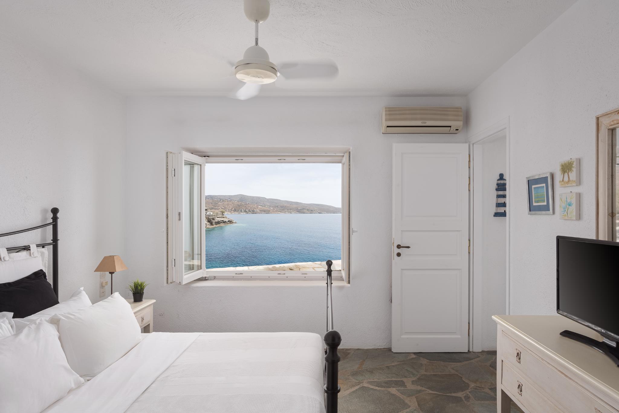 Spacious queen-size bedroom with en-suite bathroom in Kea Blue Heaven.