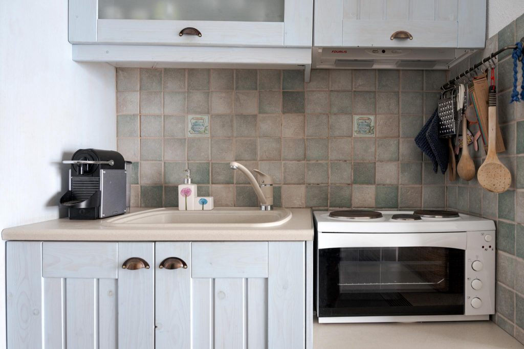 Fully equipped kitchenette with dishwasher and oven in Kea Blue Heaven
