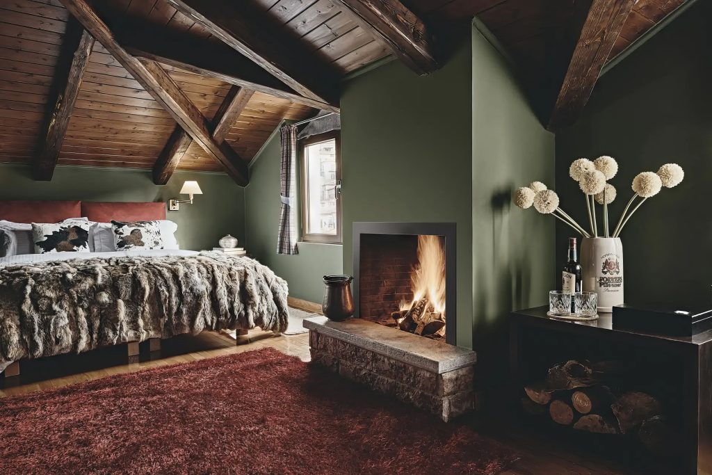 Superior Room, Mons Arachova