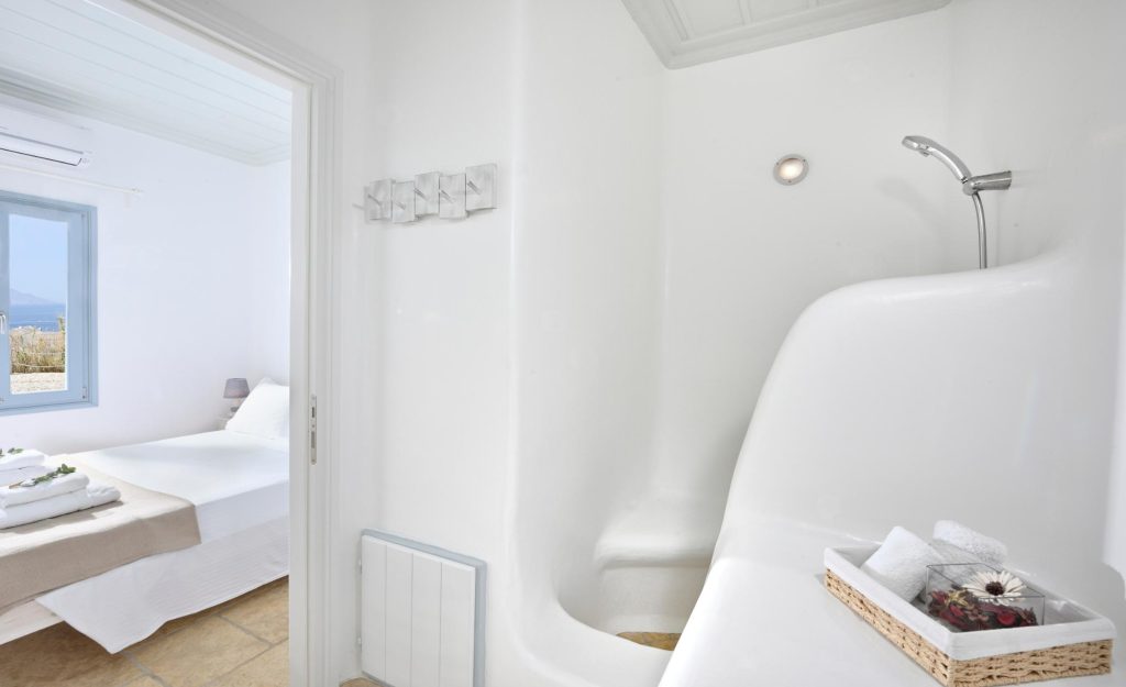 Bedroom & Ensuite Bathroom, Gran Kanalia Villa Mykonos