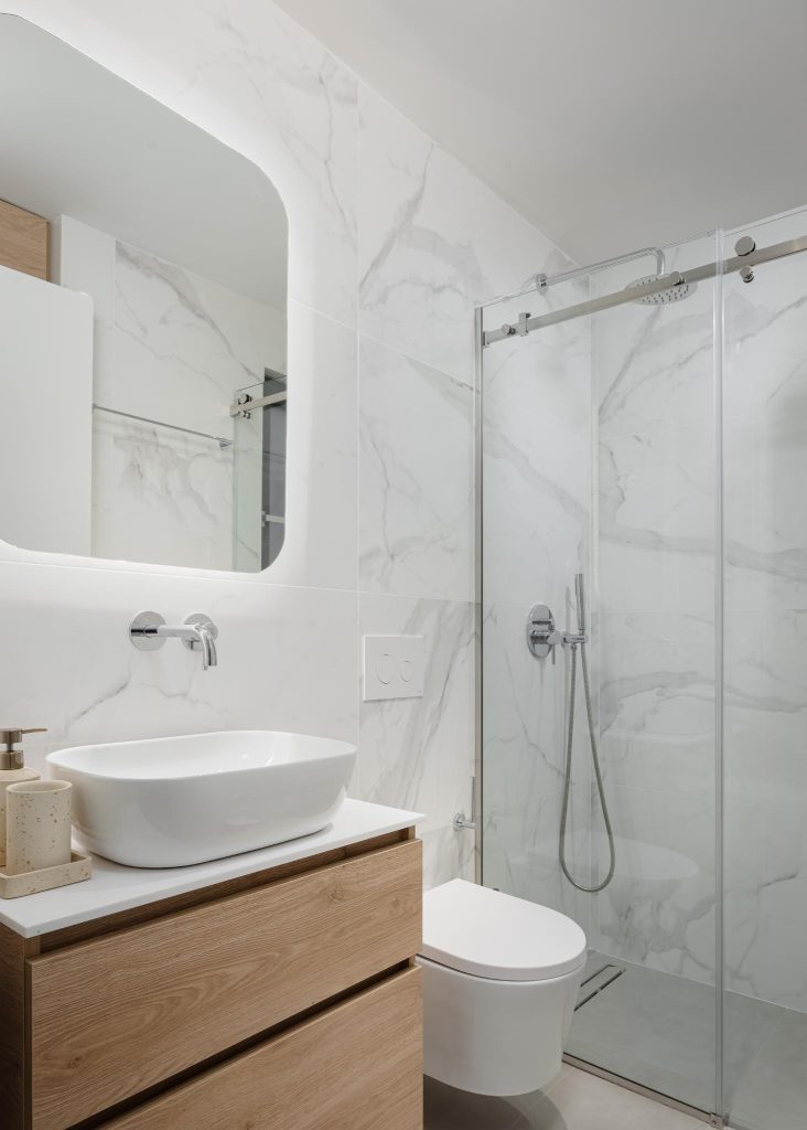 Full Bathroom 1