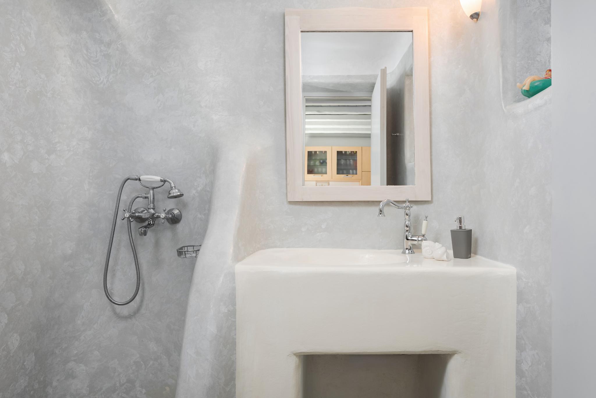 Bathrooms, Mykonian Hills